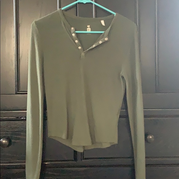 Green long sleeve - Picture 1 of 4